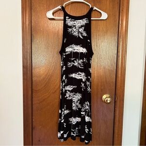 Old Navy Black and White Palm Tree Dress From Old Navy Size Small NWOT